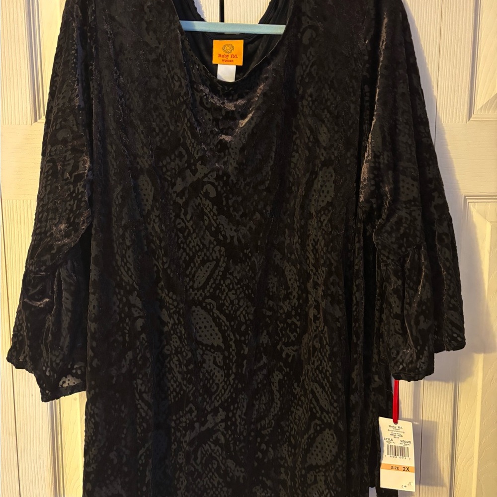 Ruby Rd. Black Textured V-Neck Top